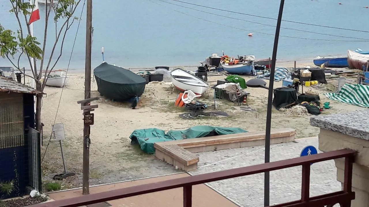 Apartment Ferienwohnung Residenza Lux Fronte Mare Vado Ligure