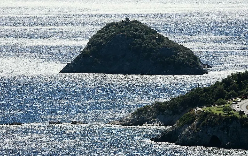 Residenza Lux Fronte Mare Apartment Vado Ligure